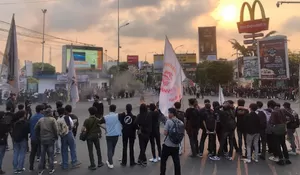 Mahasiswa Gelar Aksi Kawal Putusan MK dan Tolak Revisi UU Pilkada di Kota Serang